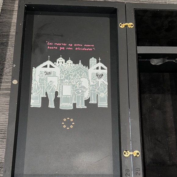 Soledad Dia De Muertos with engraved candle gift box - Picture 4 of 10